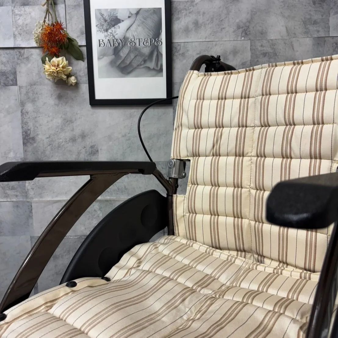 カワムラサイクル　WAVITシリーズ　WA22-40 車椅子　ノーパンクタイヤ 自走用車椅子WA22－40（42）S背折れ・介助ブレーキ付