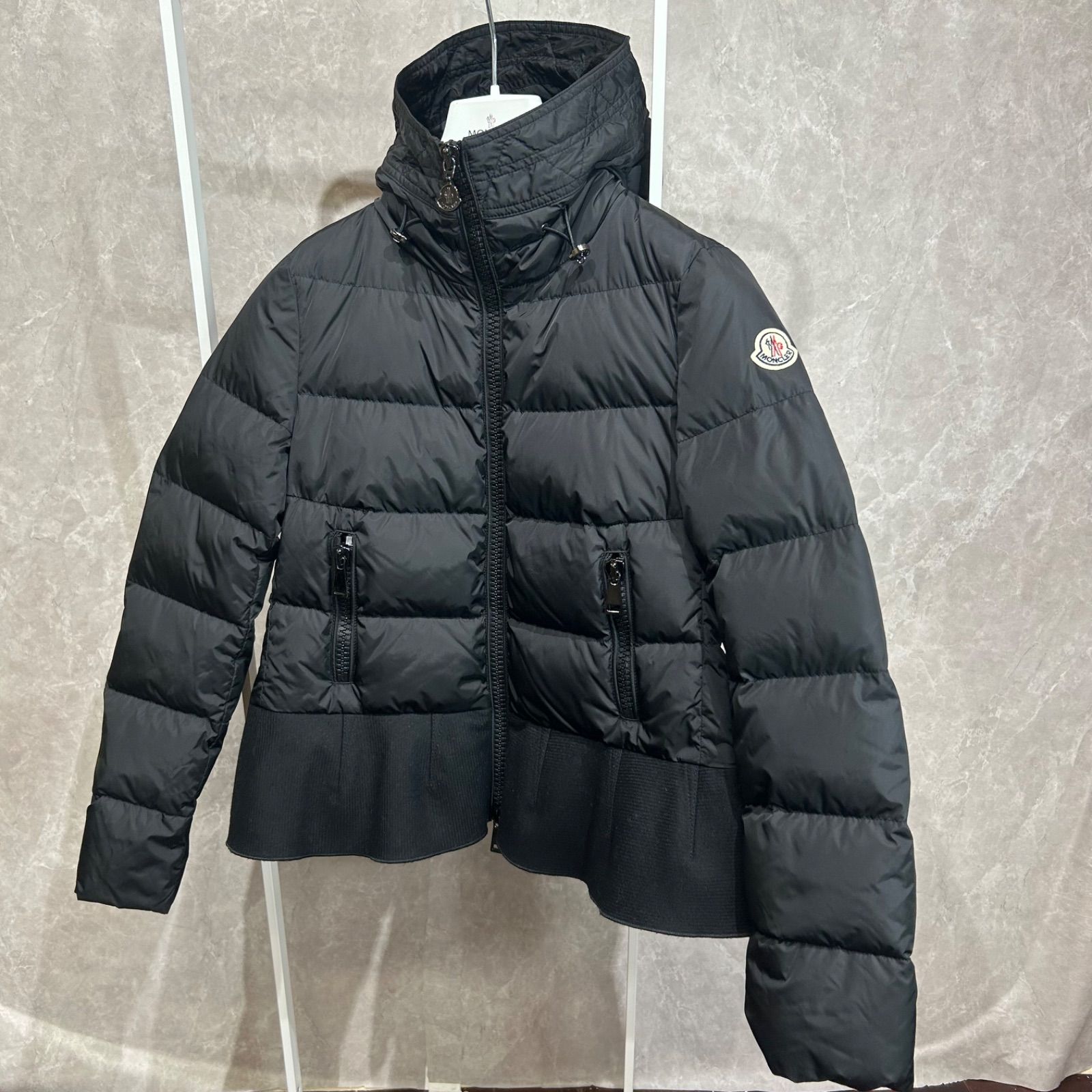 MONCLER NESEA（ネセア） ペプラム ダウンジャケット フード 黒 MONCLER NESEA（ネセア） ペプラム ダウンジャケット フード 黒 - メルカリ
