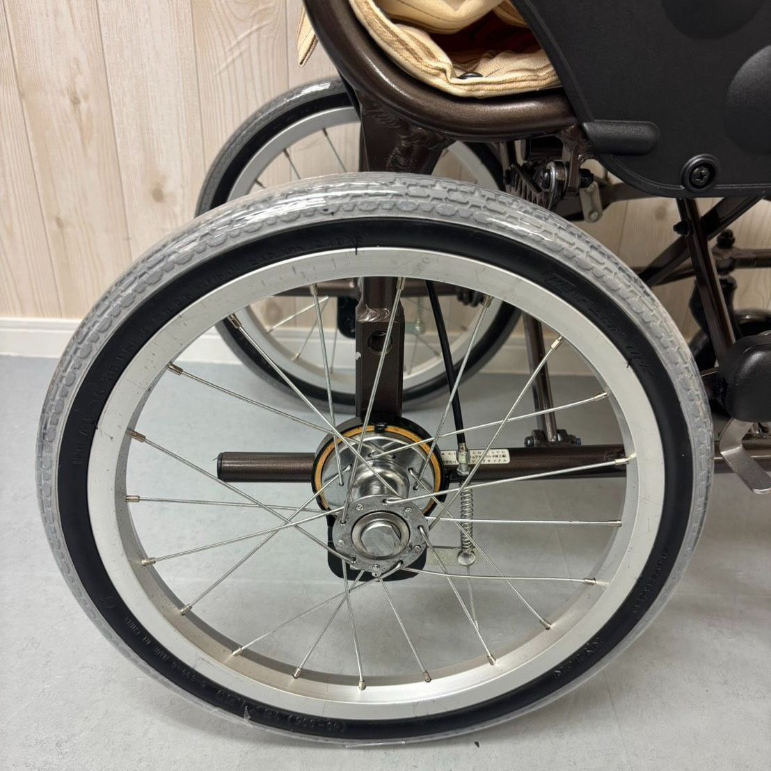 WAVITシリーズ WA16-42 ノーパンクタイヤ 介助式 車椅子 介助型