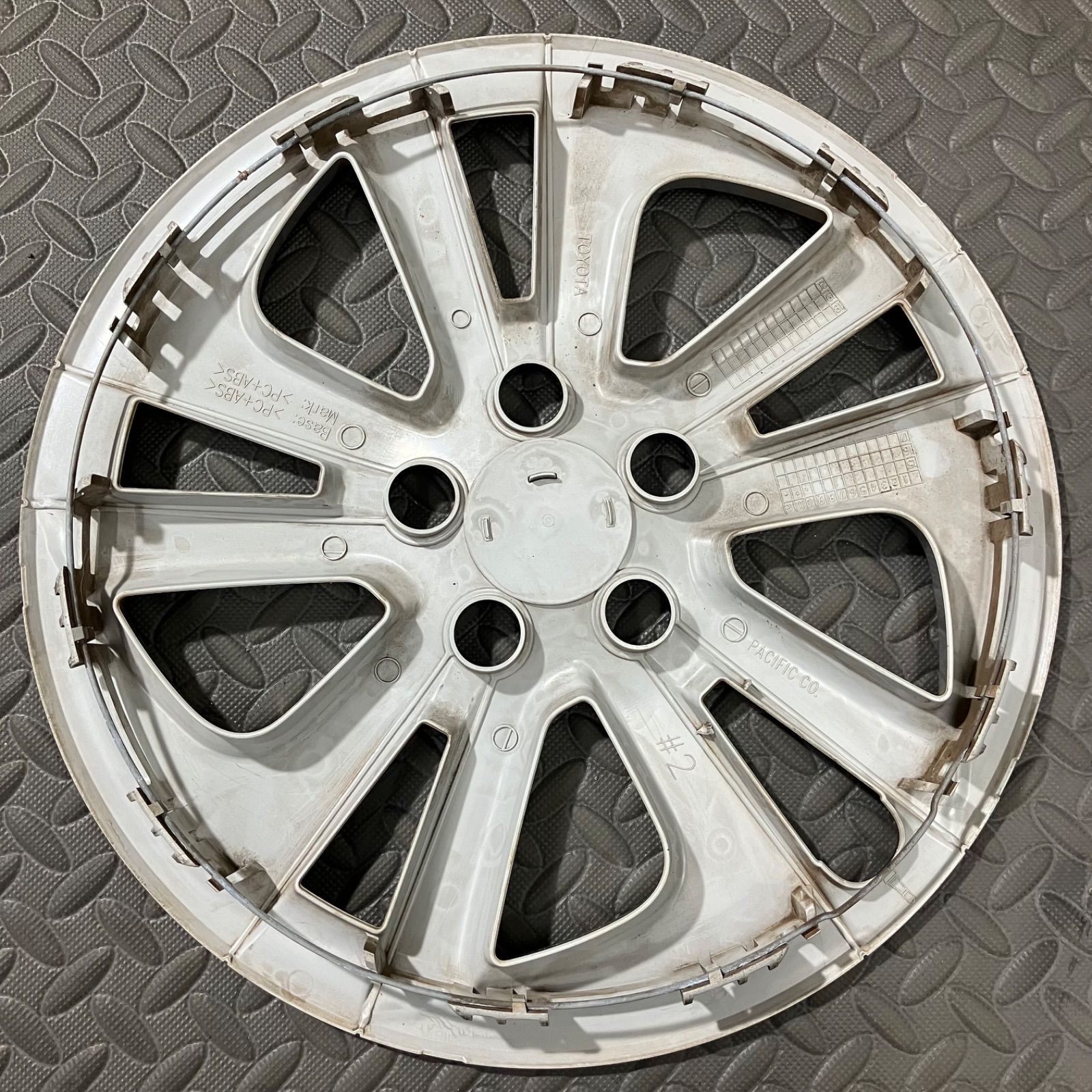 トヨタ プリウス50 純正ホイールカバー キャップ 15インチ 4枚セット 