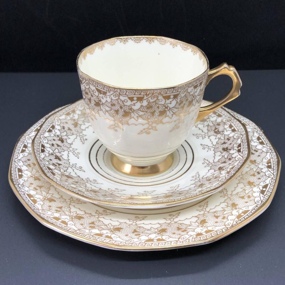 英国アンティーク タスカン 金彩 装飾 キャビネットトリオ カップ＆ソーサー 英国 アンティーク 】 タスカン 金彩 レース キャビネットトリオ