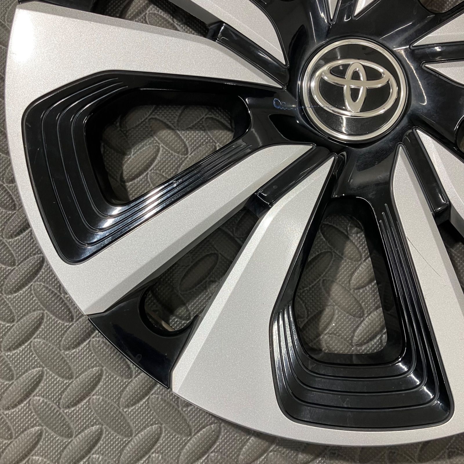 トヨタ プリウス 50系 後期 ホイールキャップ ホイールカバー 純正
