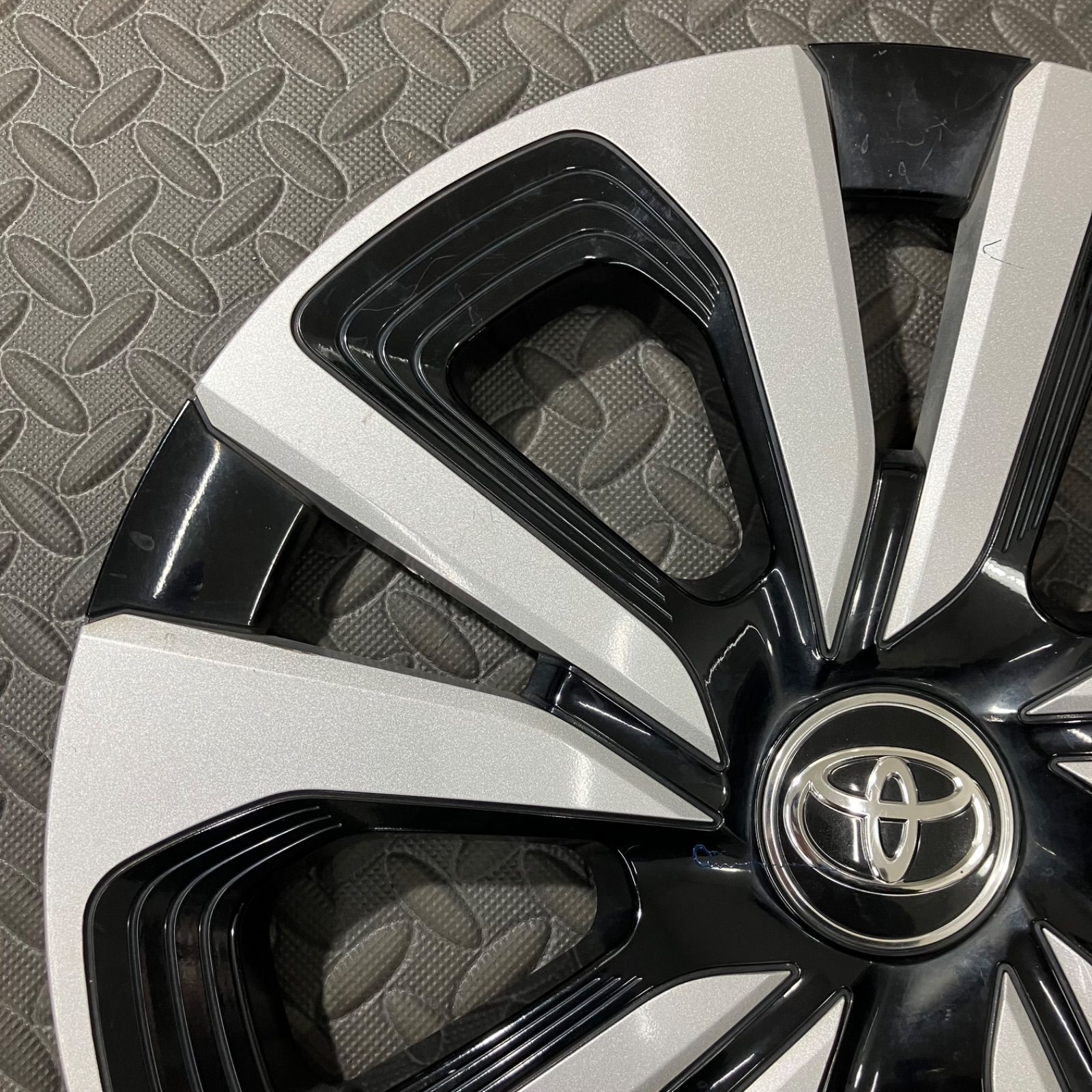 トヨタ プリウス 50系 後期 ホイールキャップ ホイールカバー 純正