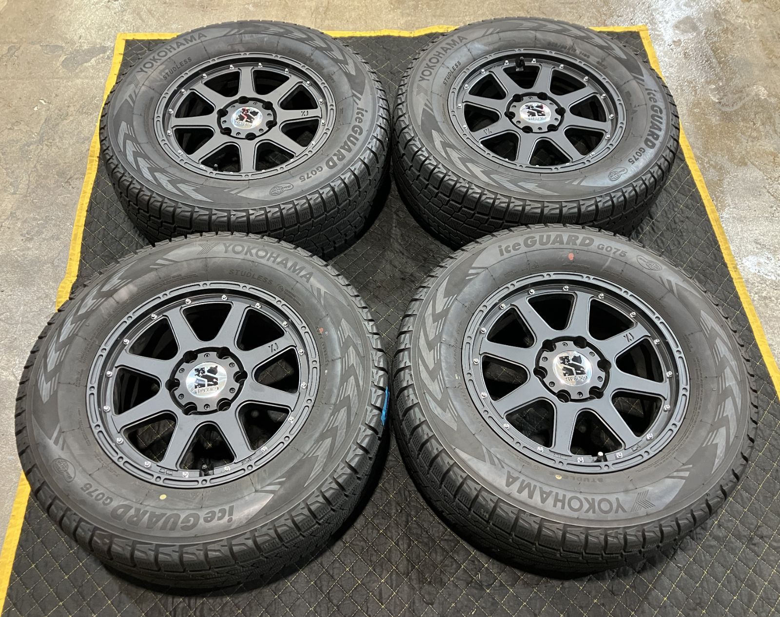 □ランドクルーザープラド150プラド スタッドレス ヨコハマ アイス 