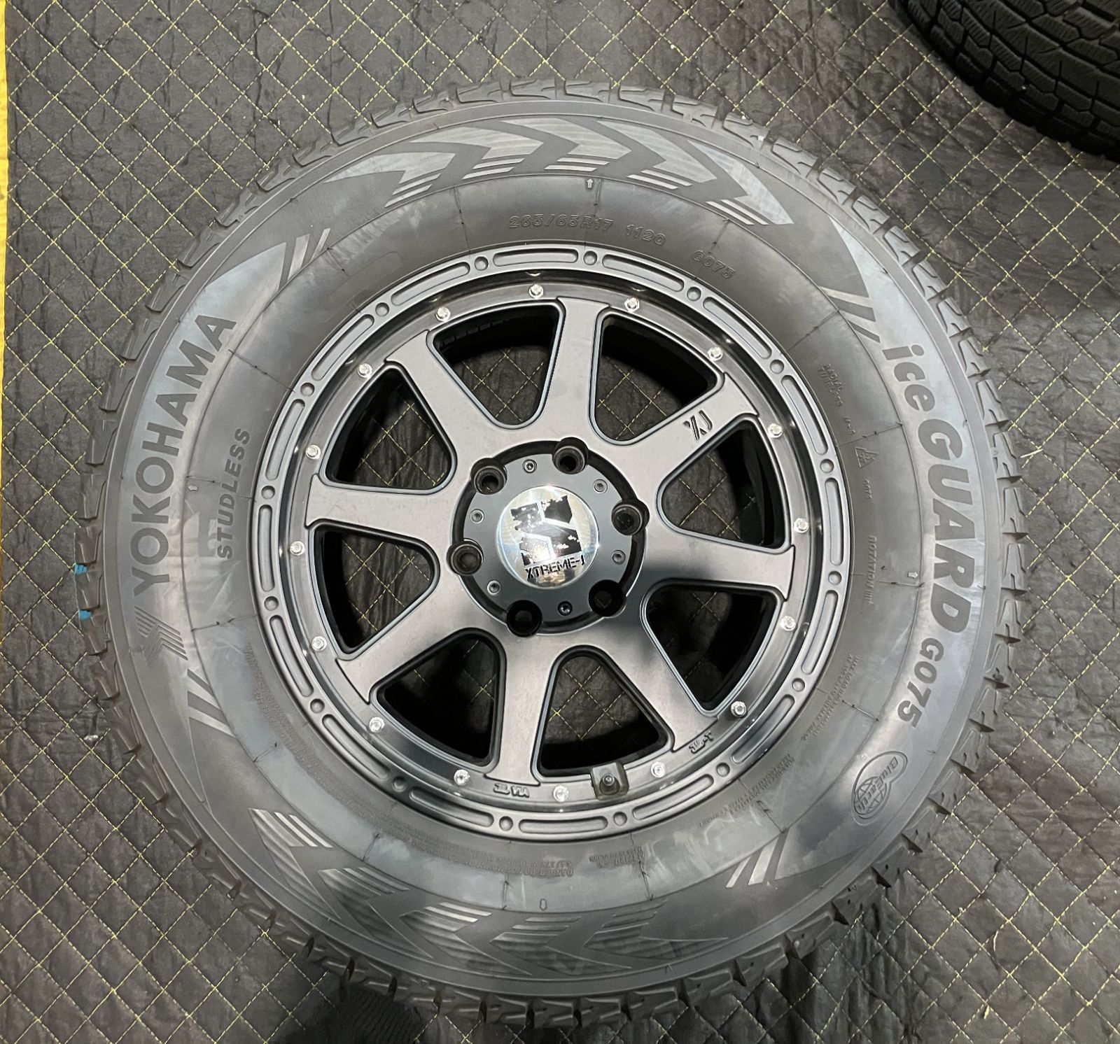 □ランドクルーザープラド150プラド スタッドレス ヨコハマ アイス 