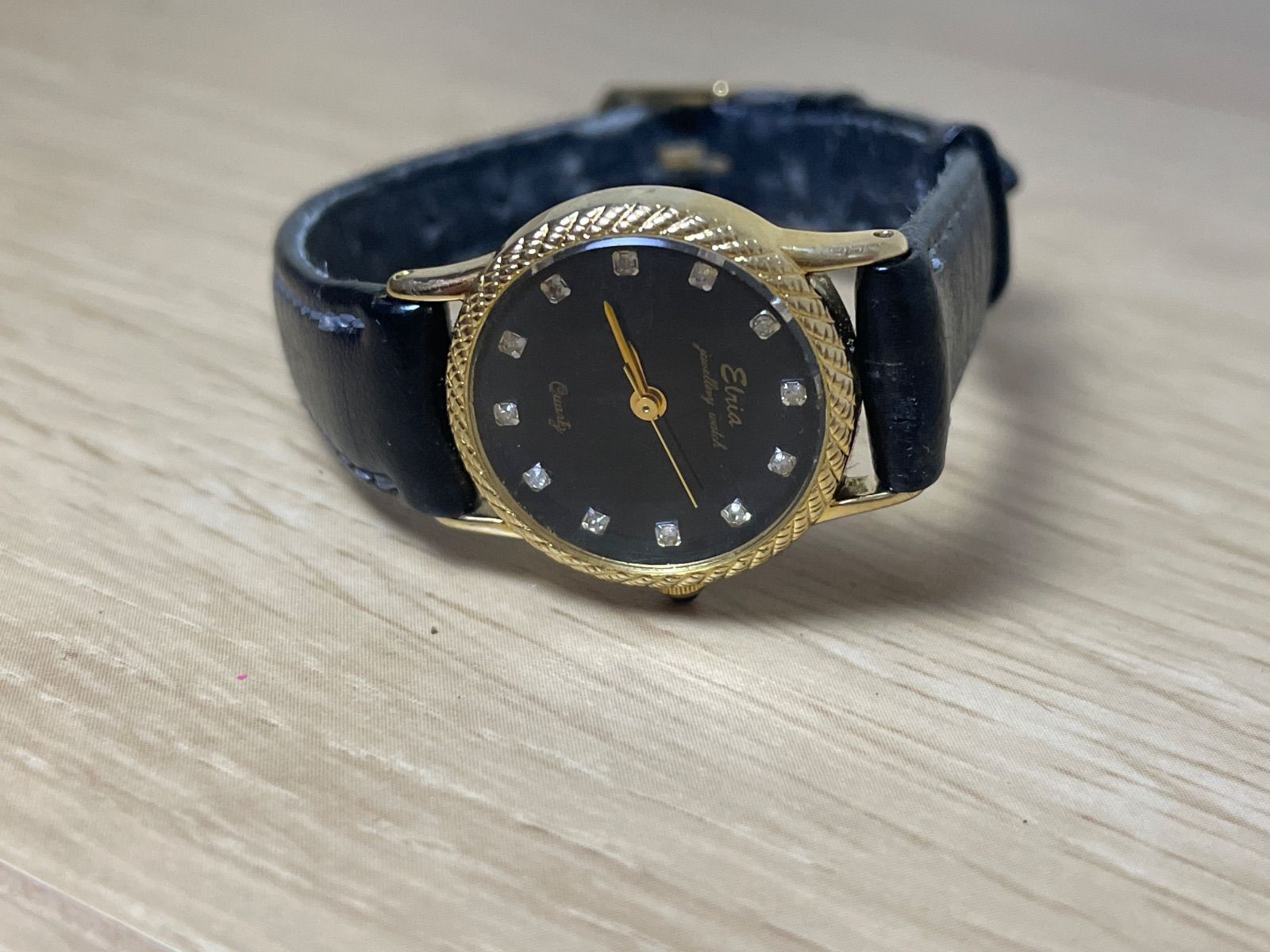 エルリアElriaレディース腕時計 ダイヤモンド黒金ゴールドブラック