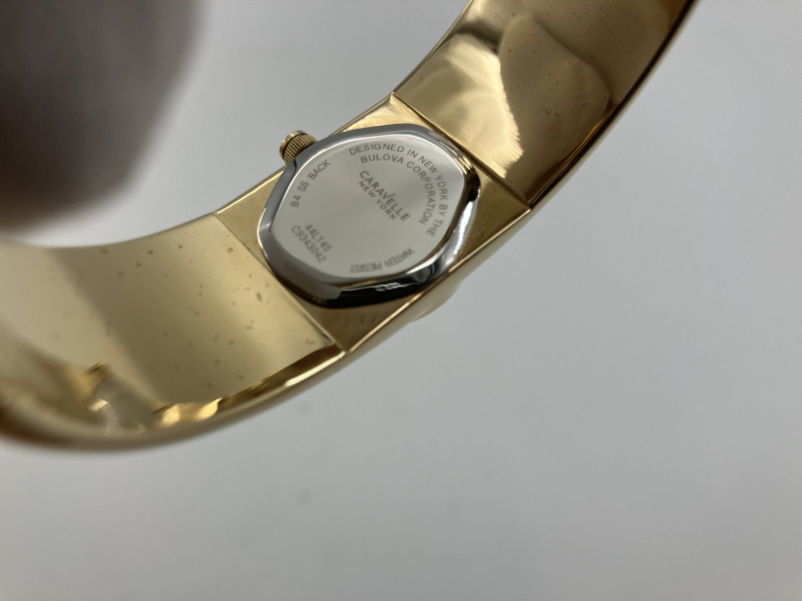 Caravelle キャラベル 箱付き レディース腕時計 クオーツ ブルー バングル式 Caravelle キャラベル 箱付き レディース腕時計 クオーツ ブルー
