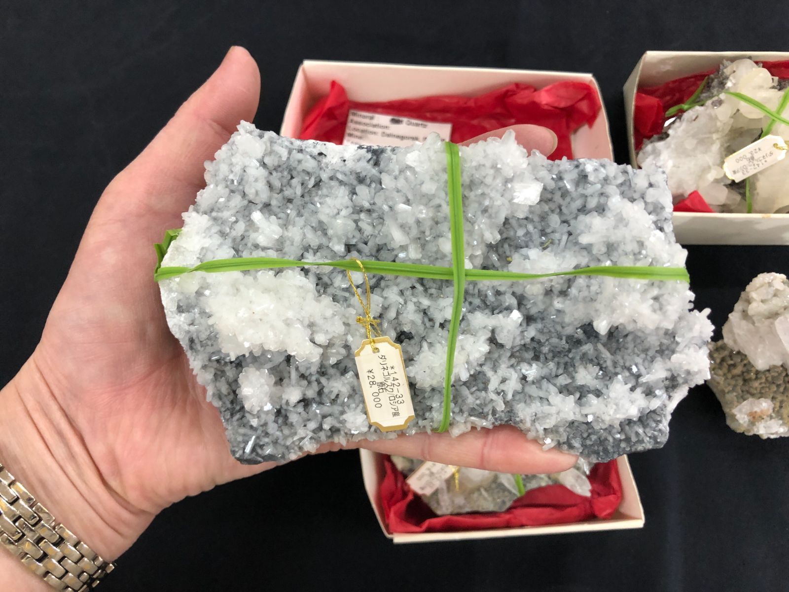 ダルネコルネスク産/水晶クラスターBOX（ロシア） - メルカリ