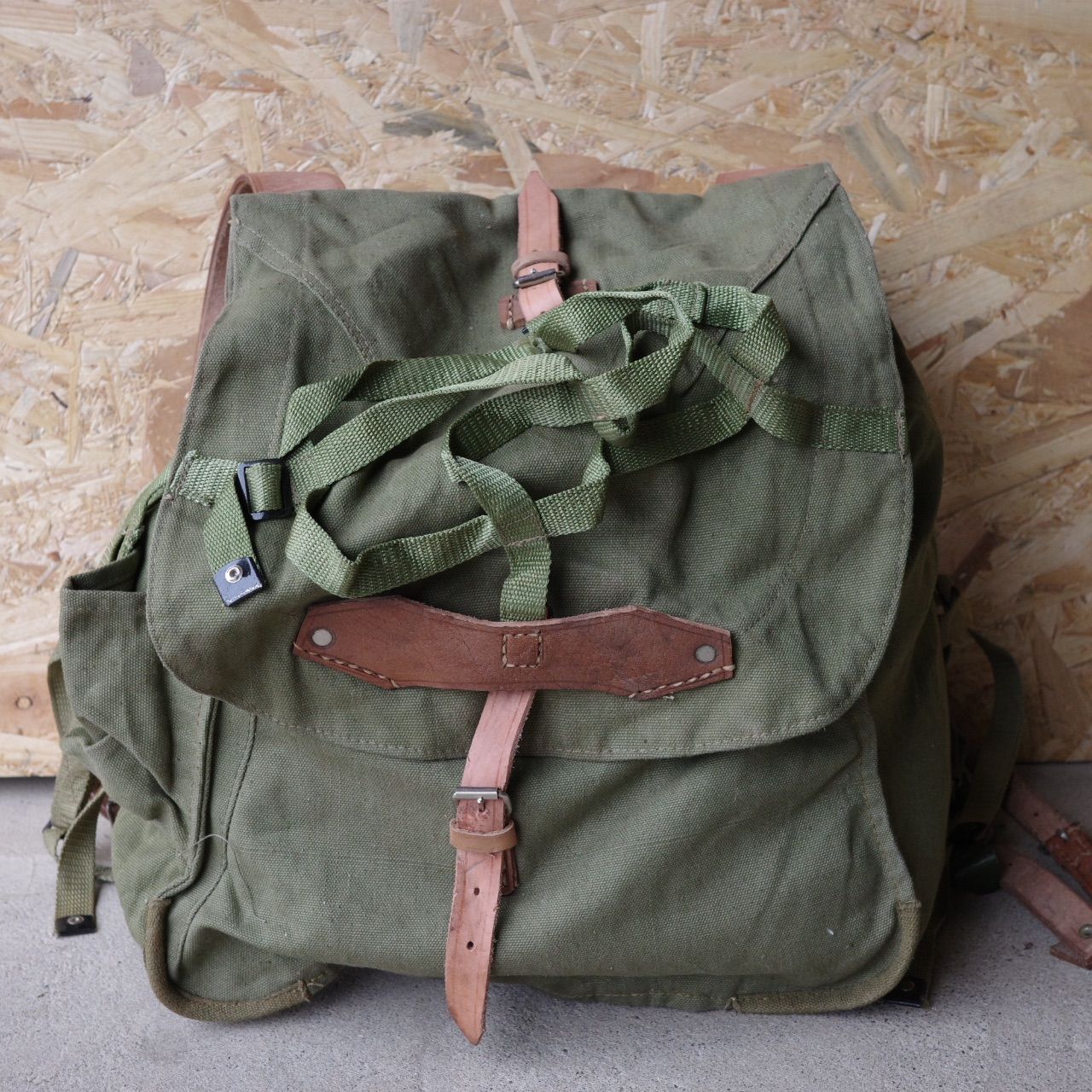 70~80s 激渋 ルーマニア軍 バックパック ミリタリー 軍放出品 キャンプ 70~80s 激渋 ルーマニア軍 バックパック リュック ザック ミリタリー