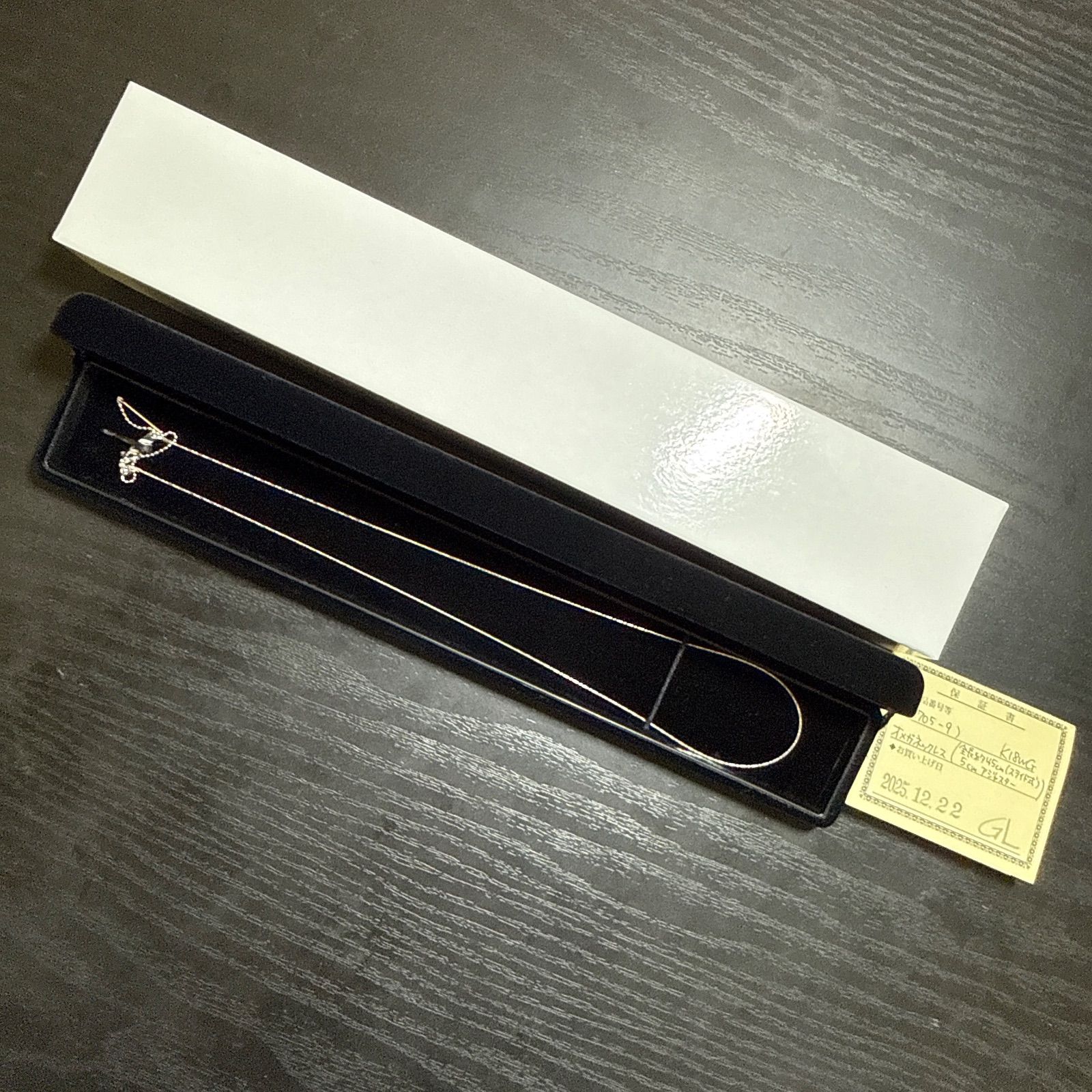 K18WGオメガネックレス 1.7g 40+5cm 形状記憶 新品、未使用 ケース 