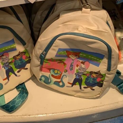 DISNEY STORE 新品タグ付 ギフト プレゼント - メルカリ