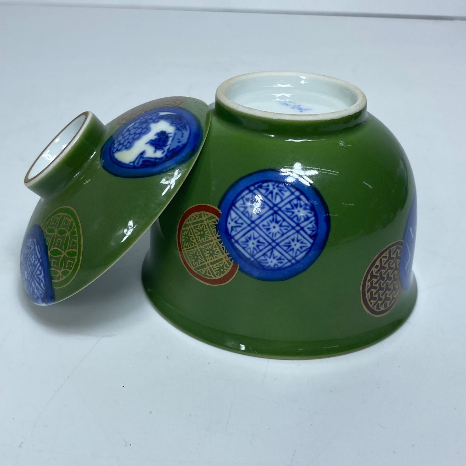 彩窯 銘 蓋付汲出碗 5客揃 有田焼系 緑地 丸紋 金彩 色絵 煎茶碗 茶器