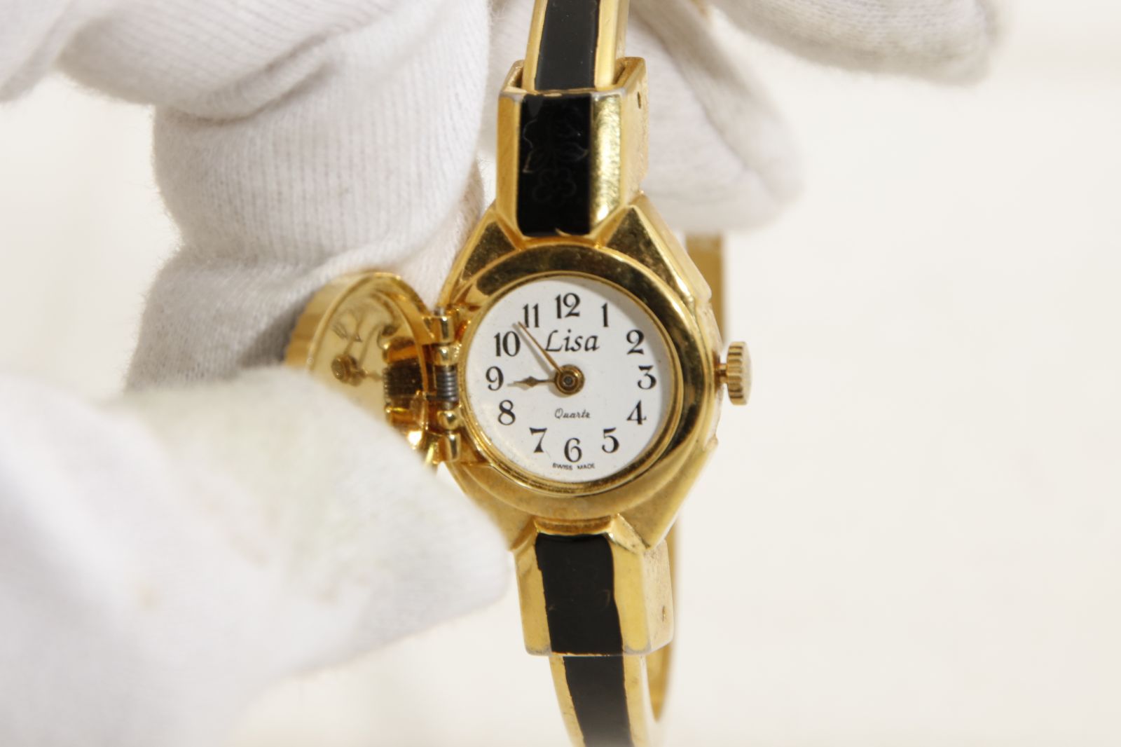 2524 LISA バングルウォッチ クオーツ ホワイト文字盤 レディース