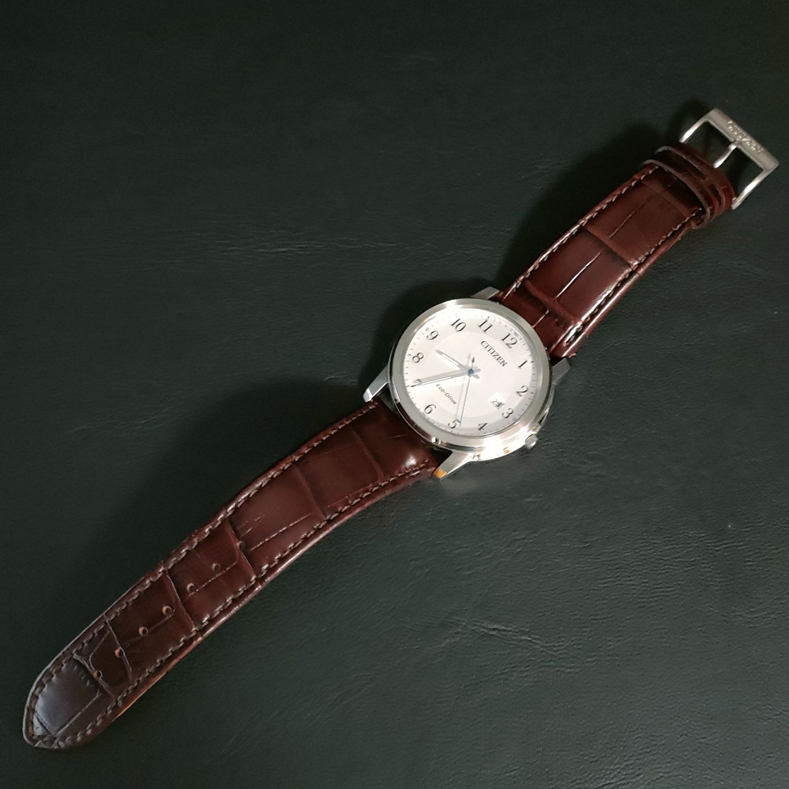 美品　CITIZEN　シチズン　J810　ブラック　ホワイト　ソーラー　腕時計 美品 CITIZEN シチズン J810 ブラック ホワイト ソーラー 腕時計