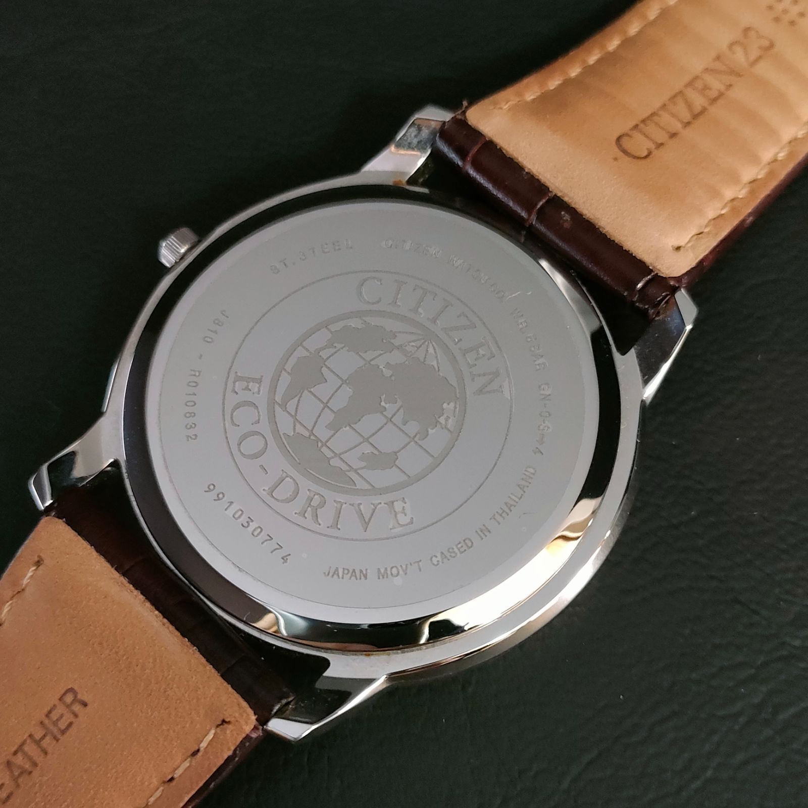 美品　CITIZEN　シチズン　J810　ブラック　ホワイト　ソーラー　腕時計 美品 CITIZEN シチズン J810 ブラック ホワイト ソーラー 腕時計
