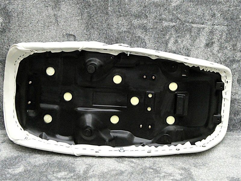 ホーク3 鋲打ち 白皮 タックロールシート/完成品CB250NホワイトCB400N