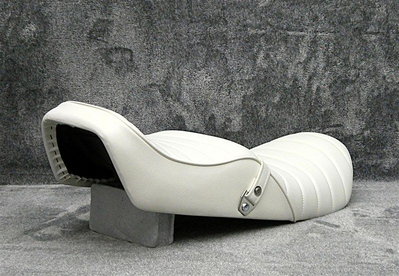 ホーク3 鋲打ち 白皮 タックロールシート/ホワイトCB250N CB400N ホーク3 鋲打ち 白皮 タックロールシート/完成品CB250NホワイトCB400N