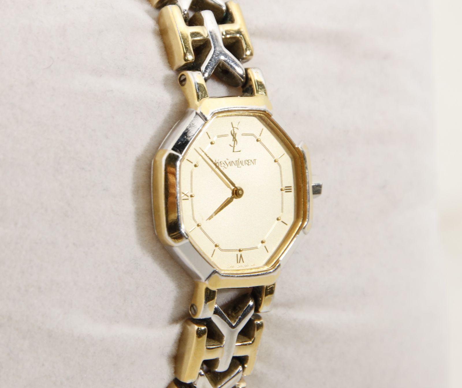 美品ヴィンテージ Yves Saint Laurent 腕時計 レクタンギュラー 美品ヴィンテージ Yves Saint Laurent 腕時計 レクタンギュラー 希少
