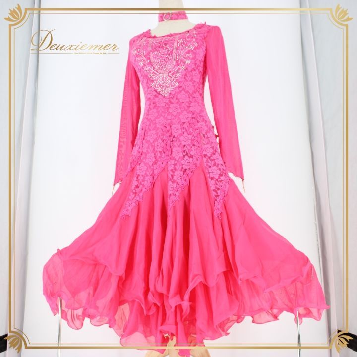 社交ダンスパーティ。レイリーナ文句無しに可愛い花柄ドレス 社交ダンスパーティ。レイリーナ文句無しに可愛い花柄ドレス