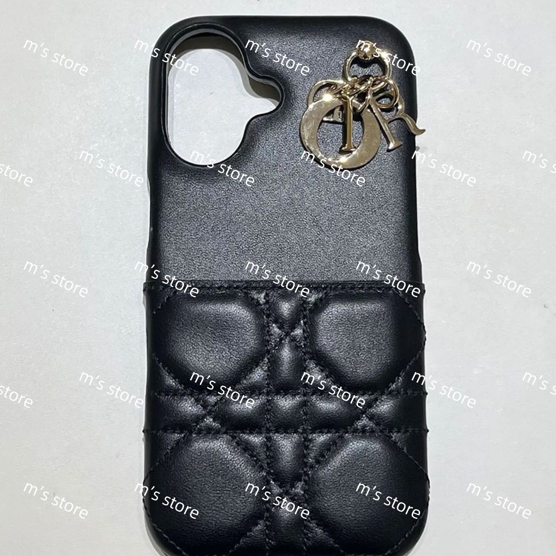新品未使用 Lady Dior iphone16 DIOR | Lady Dior iPhone 16 ケース カナージュ ラムスキン