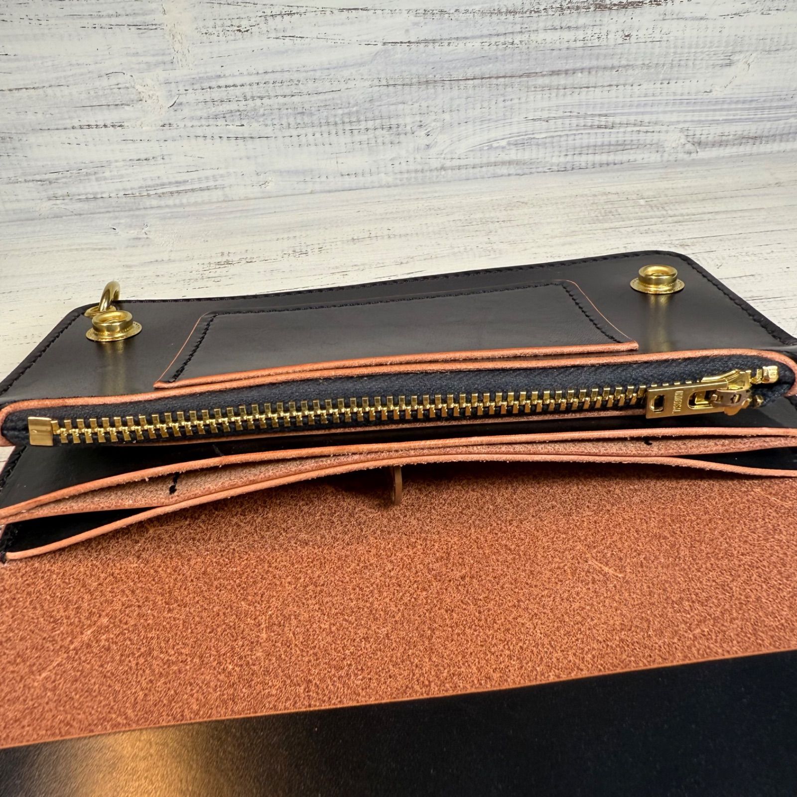 【トラッカーウォレット ロング 3層】 ブラック 茶芯 ゴールド ユニバーサル トラッカーウォレット ロング 3層】 ブラック 茶芯 ゴールド