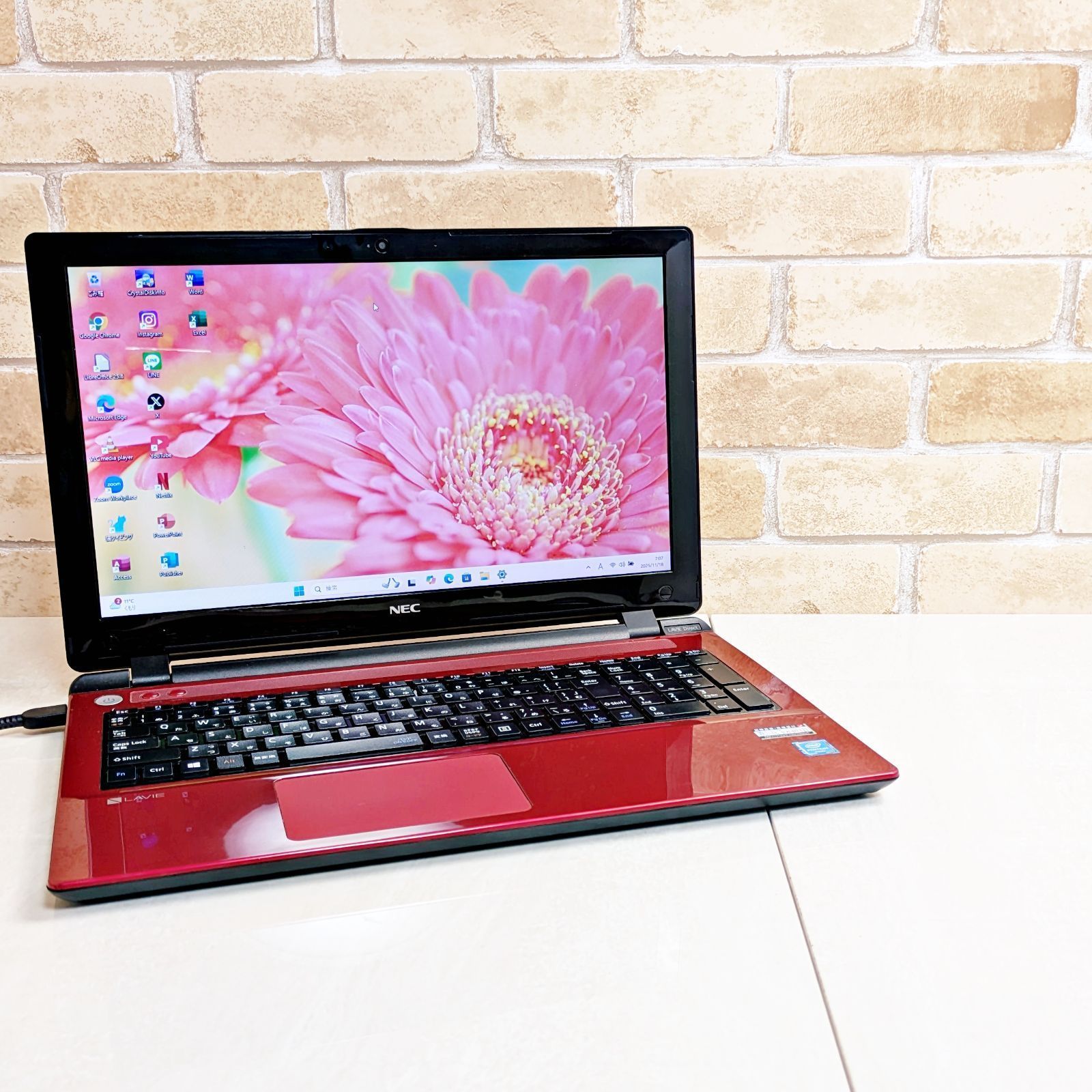 美品♪新品SSD256/メモリ8G☆初心者OK！Win11ノートパソコン☆E06 メモリ8G☆富士通ノートPC/爆速SSD256GB/Win11Pro/オフィス付 ノート