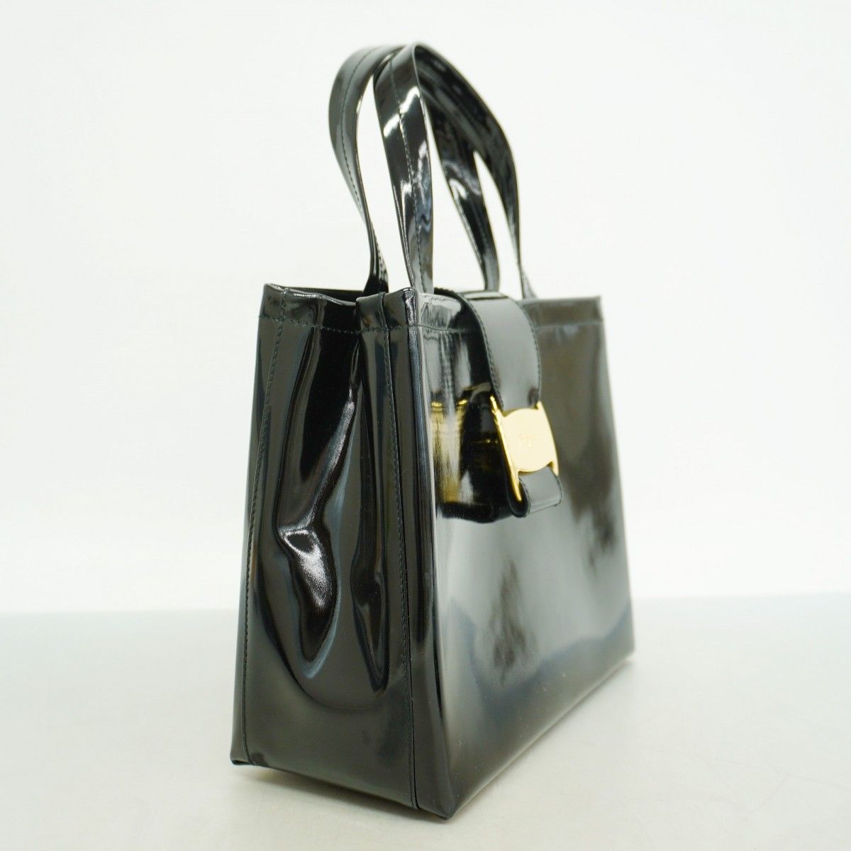 5pd4968-r】サルヴァトーレフェラガモ ハンドバッグ ヴァラ パテント