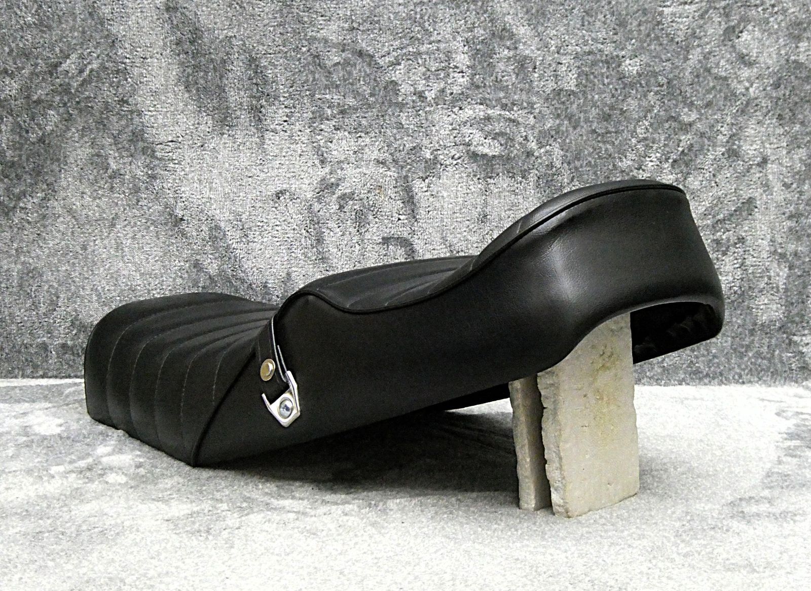 ホークⅡ　黒皮ボタン　タックロールシート/②CB250Tアンコ抜きCB400T ホーク2 角タンク用 黒皮 タックロールシート/完成品CB250Tブラック