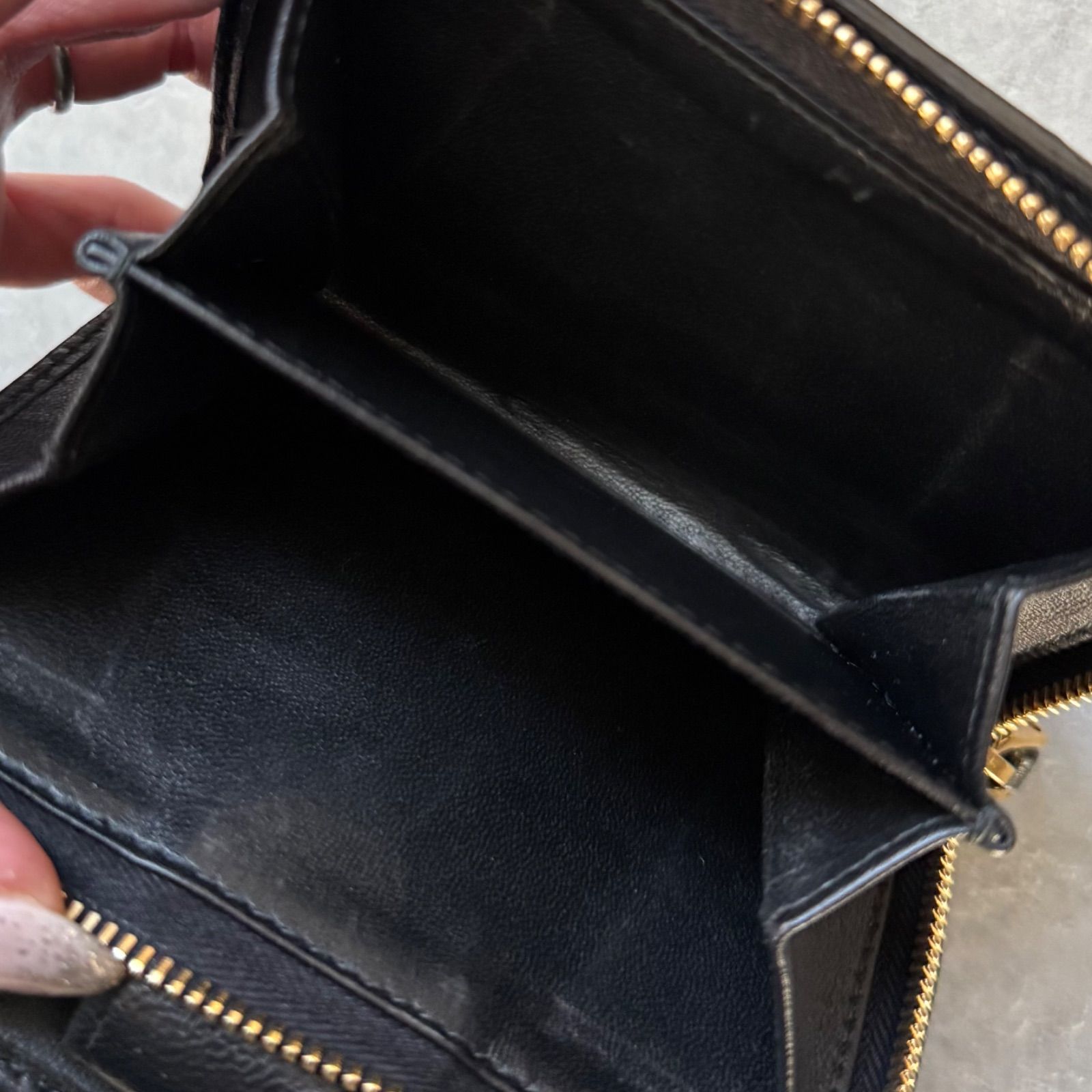 PRADA プラダ 三角ロゴプレート キルティング 二つ折り財布 ブラック