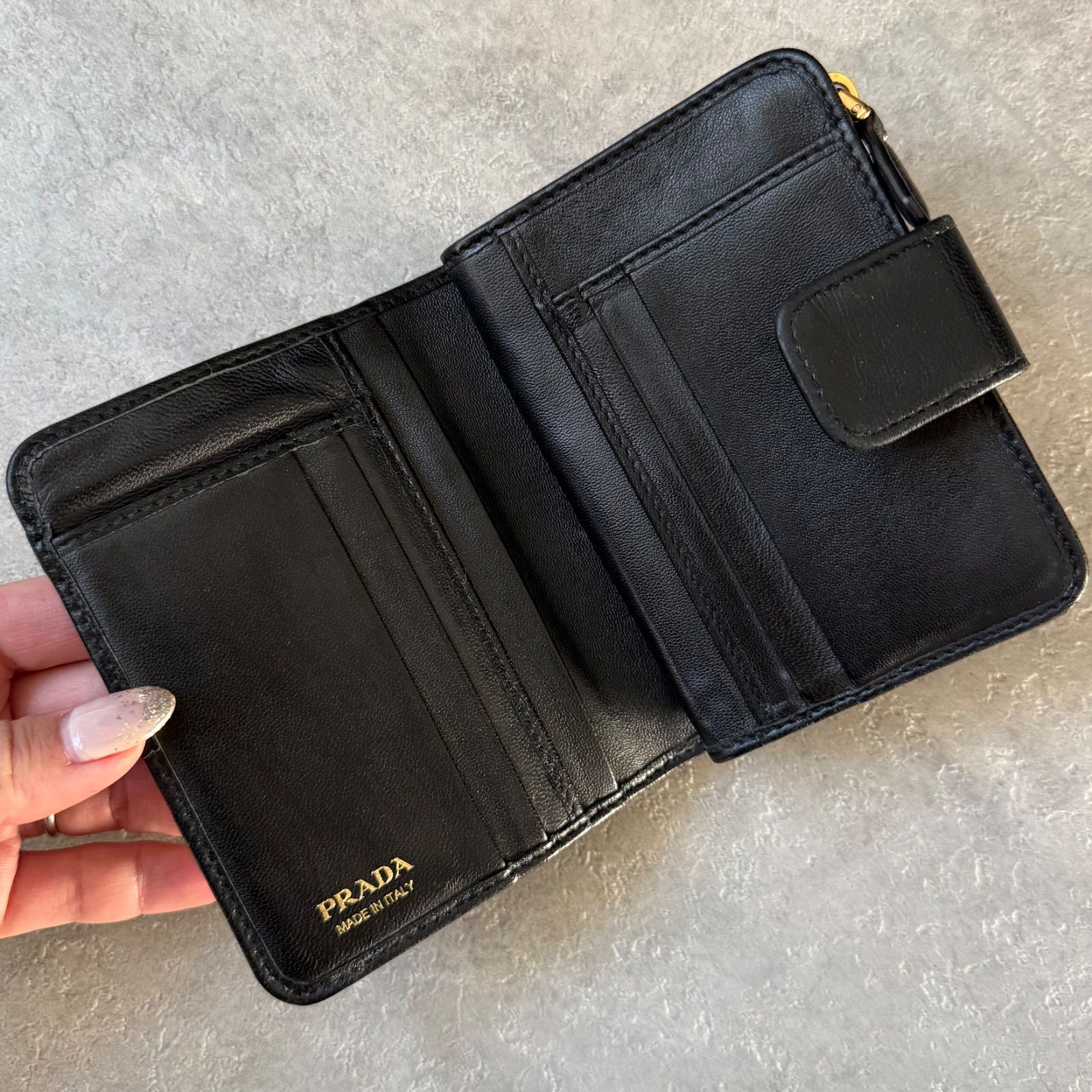 PRADA プラダ 三角ロゴプレート キルティング 二つ折り財布 ブラック