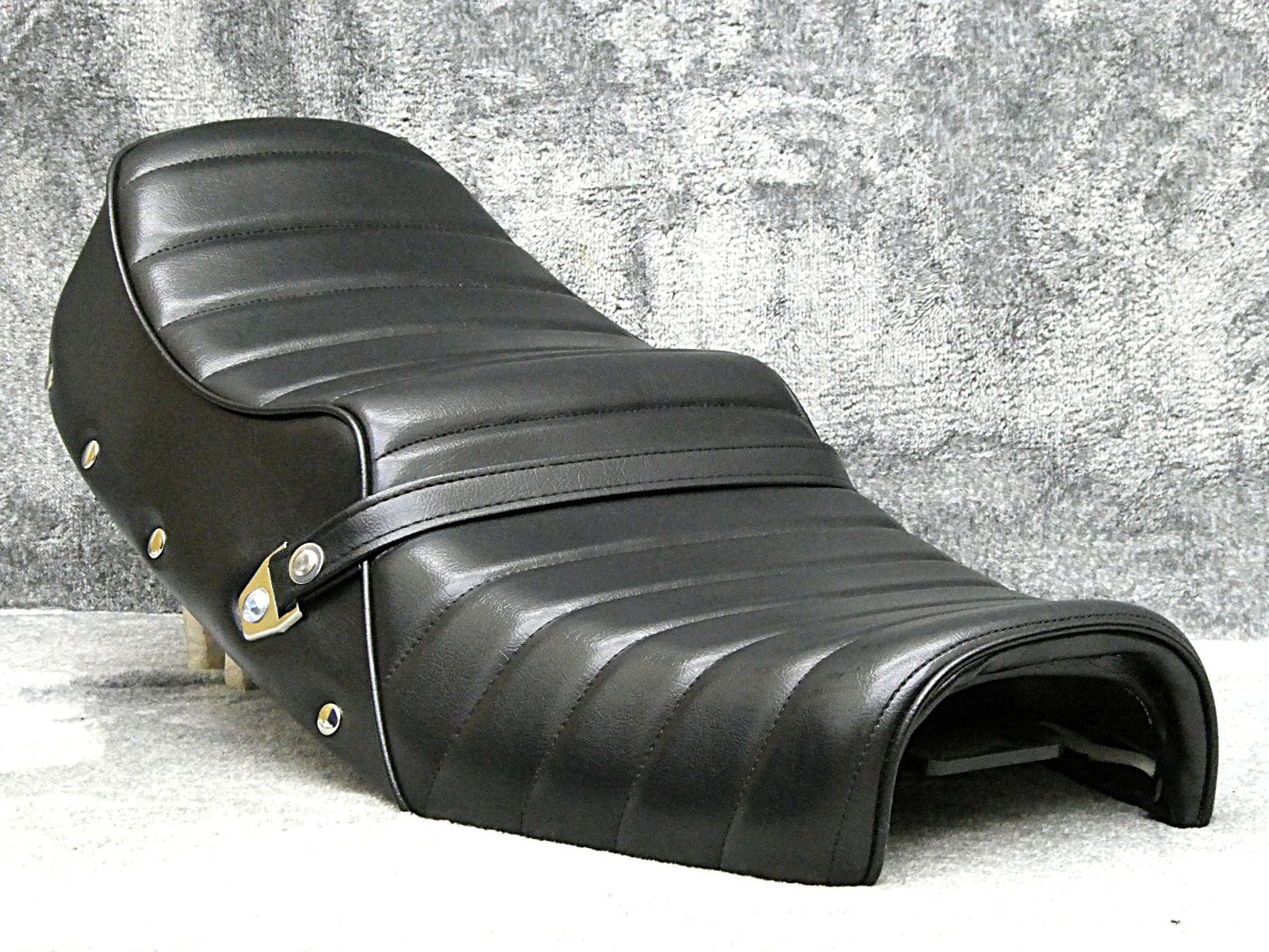 ホーク2 角タンク用 鋲打ち 黒皮 タックロールシート/完成品CB250T