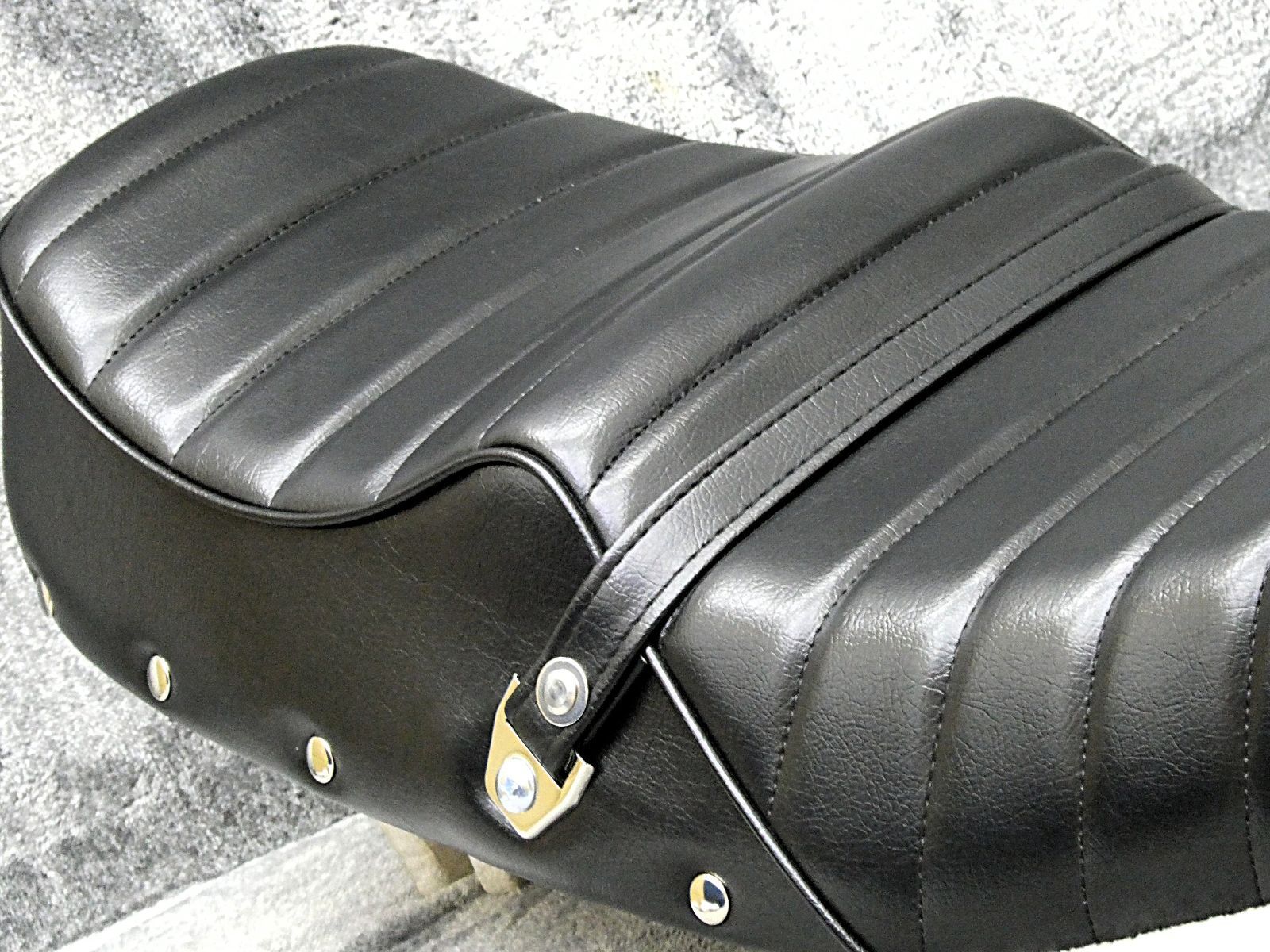 ホーク2　黒皮　鋲打ち　タックロール　シート / CB250T CB400T 31wNYpB5aML.jpg