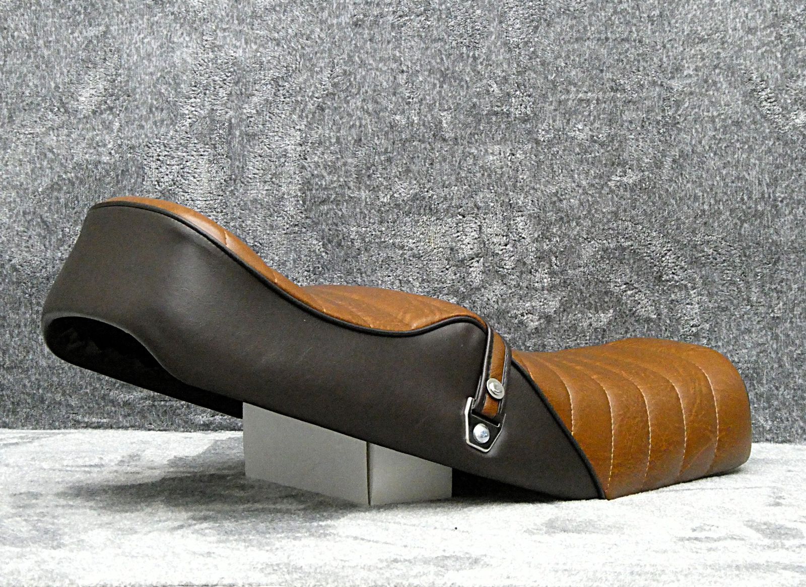 ホーク2 角タンク用 茶ツートン タックロールシート/完成品CB250T