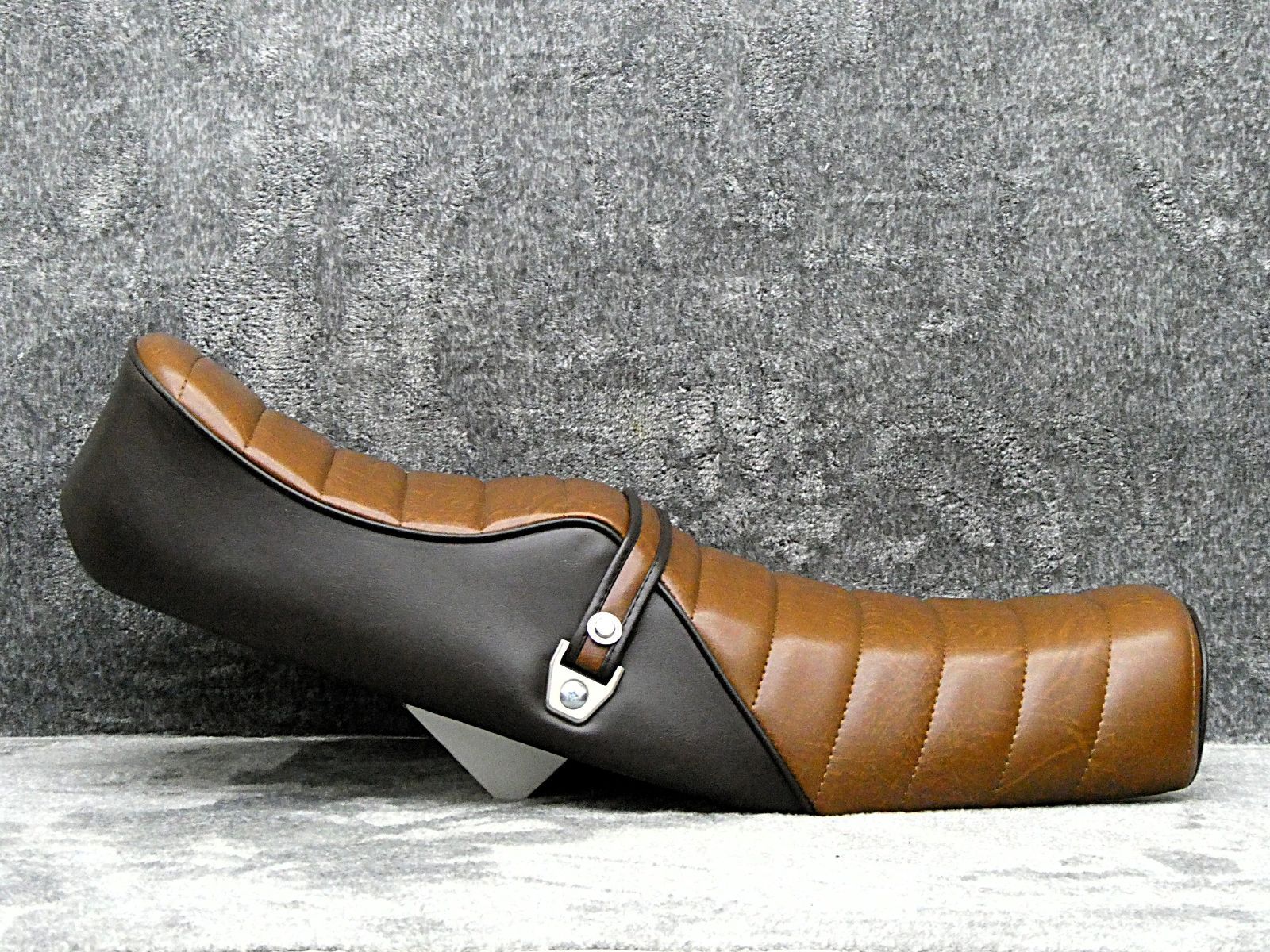 ホーク2 角タンク用 茶ツートン タックロールシート/完成品CB250T