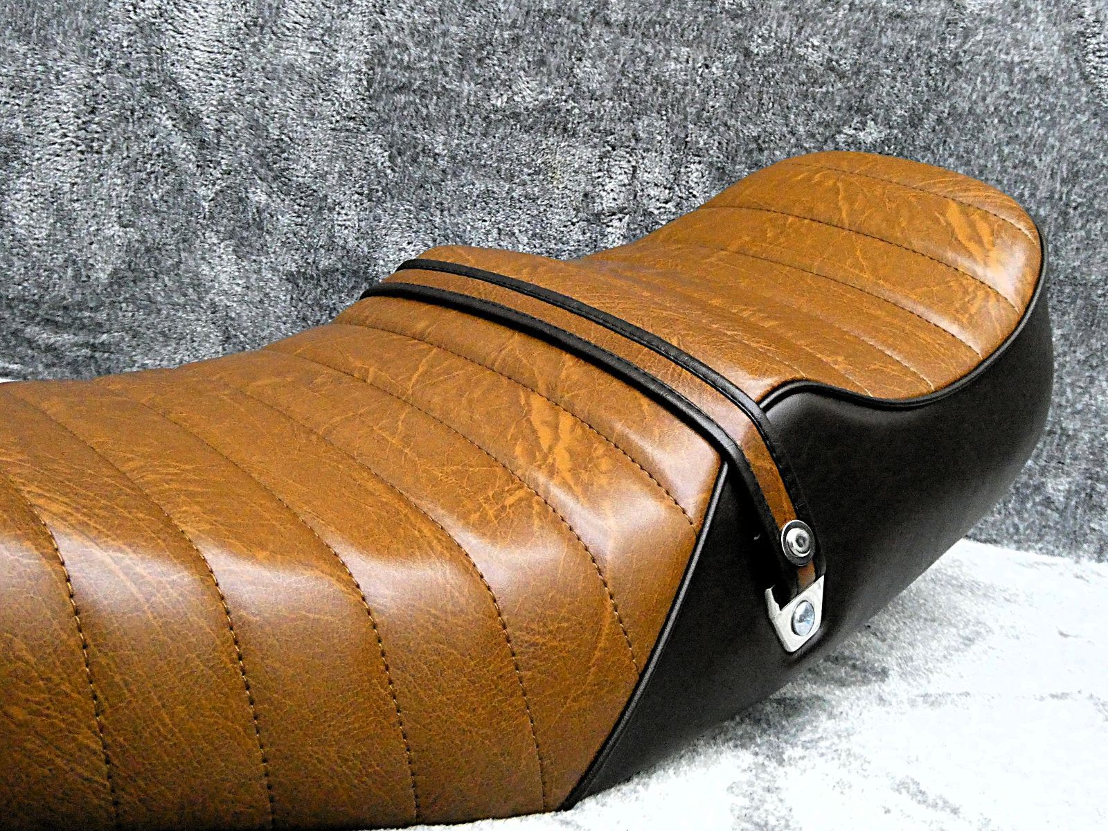 ホーク2 角タンク用 茶ツートン タックロールシート/完成品CB250T