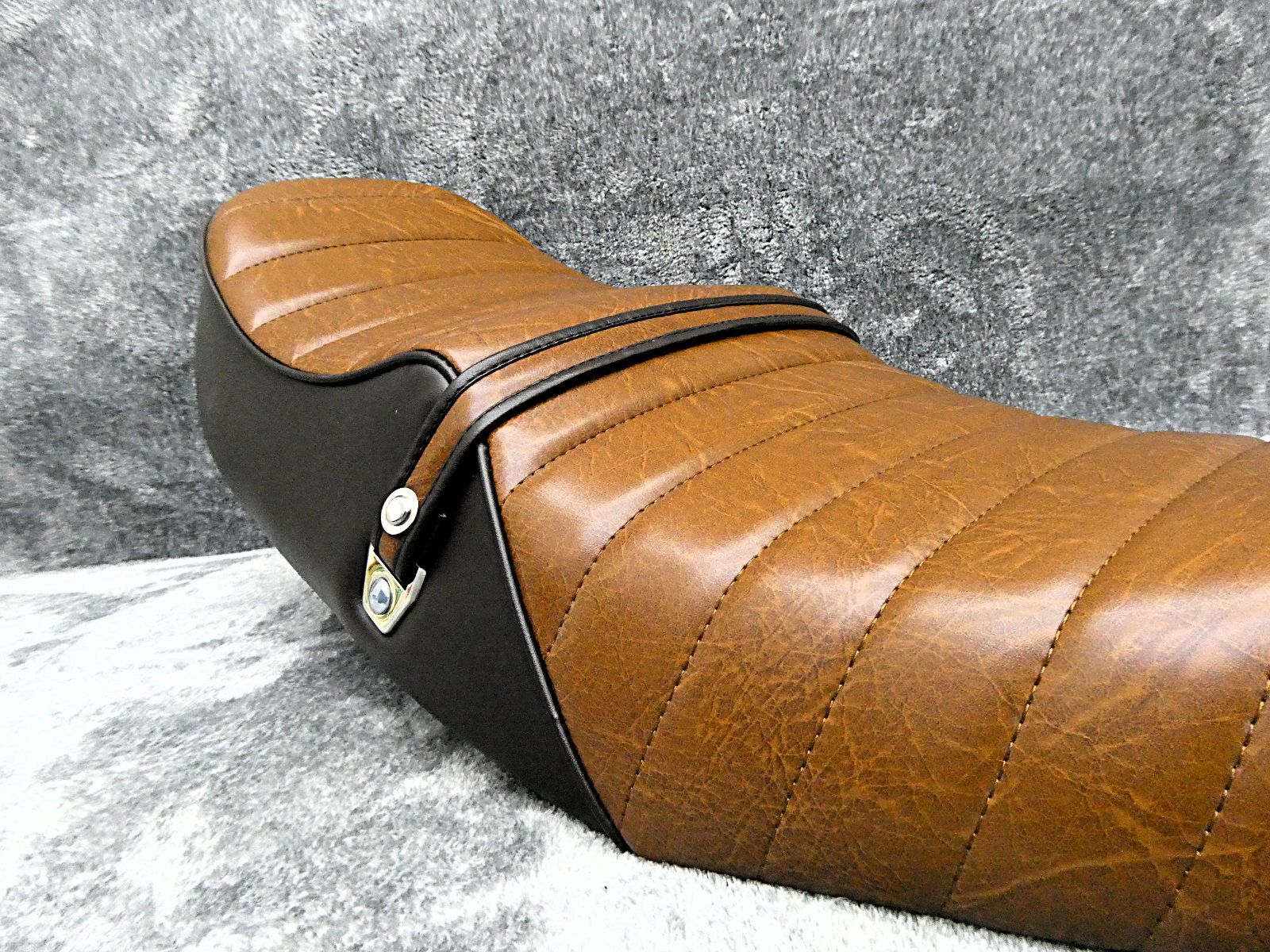 ホーク2 角タンク用 茶ツートン タックロールシート/完成品CB250T