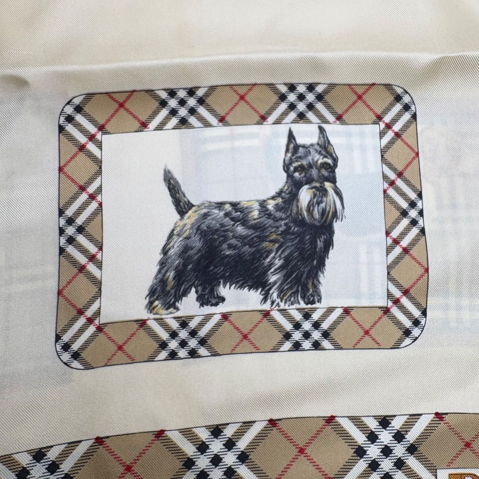 美品　BURBERRY　大判スカーフ　ストール　バンダナ　シルク　ドッグ　犬 バーバリー ドッグプリント シルクスカーフ 野方店 - メルカリ