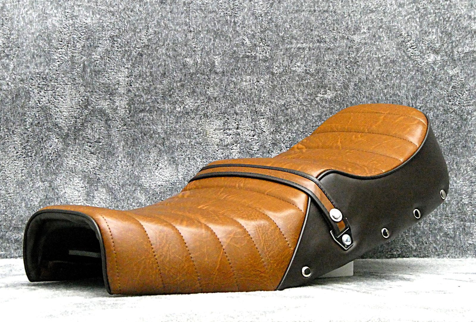 ホークⅡ　茶　タックロールシート/②CB250Tアンコ抜きCB400Tブラウン ホーク2 角タンク用 鋲打ち 茶ツートン タックロールシート/完成品