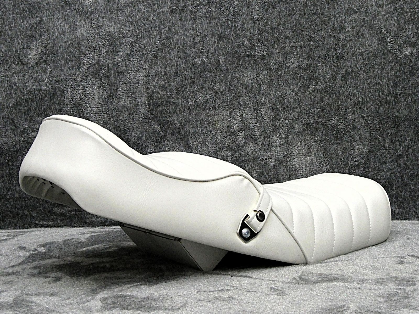 ホーク2 角タンク用 白皮 タックロールシート/完成品CB250Tホワイト