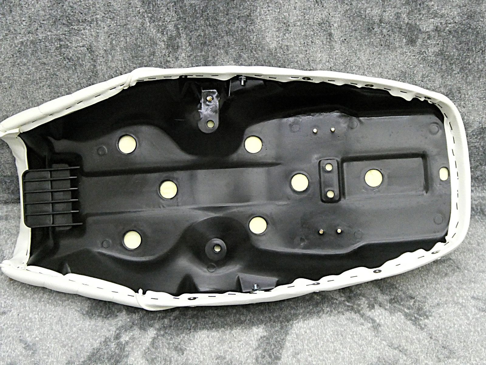 ホーク2 角タンク用 鋲打ち 白皮 タックロールシート/完成品CB250T