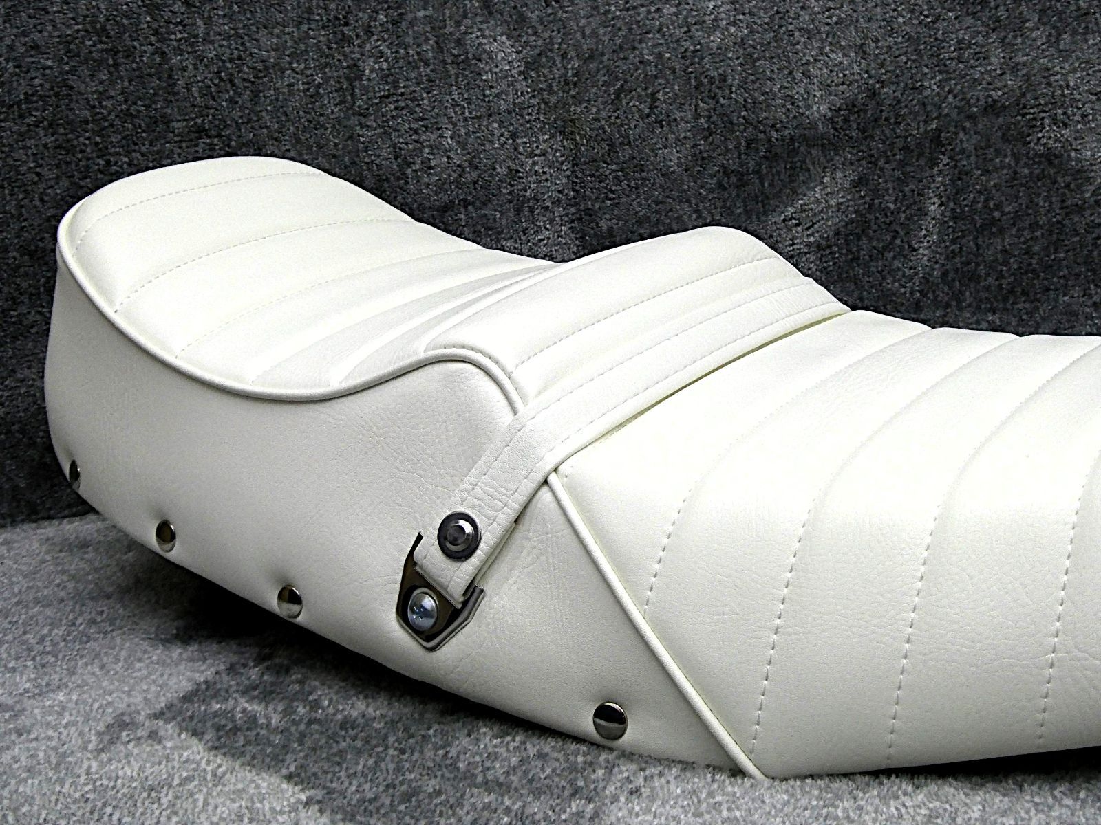 ホークⅡ 白レザー タックロールシート /CB２５０T　CB４００T　白皮 ホークⅡ 白レザー タックロールシート /CB250T CB400T 白皮