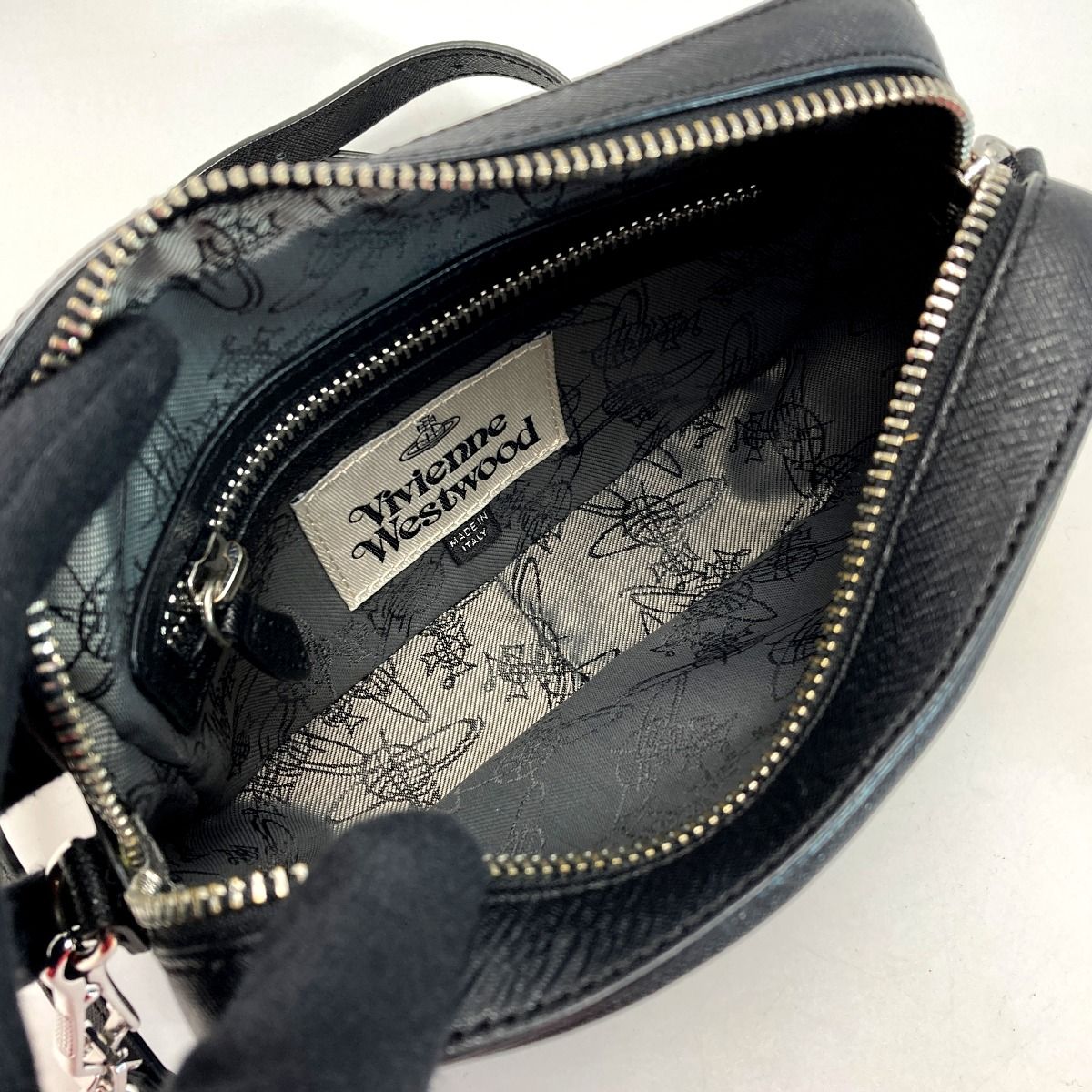 Vivienne Westwood ヴィヴィアン・ウエストウッド SAFFIANO CAMERA BAG 