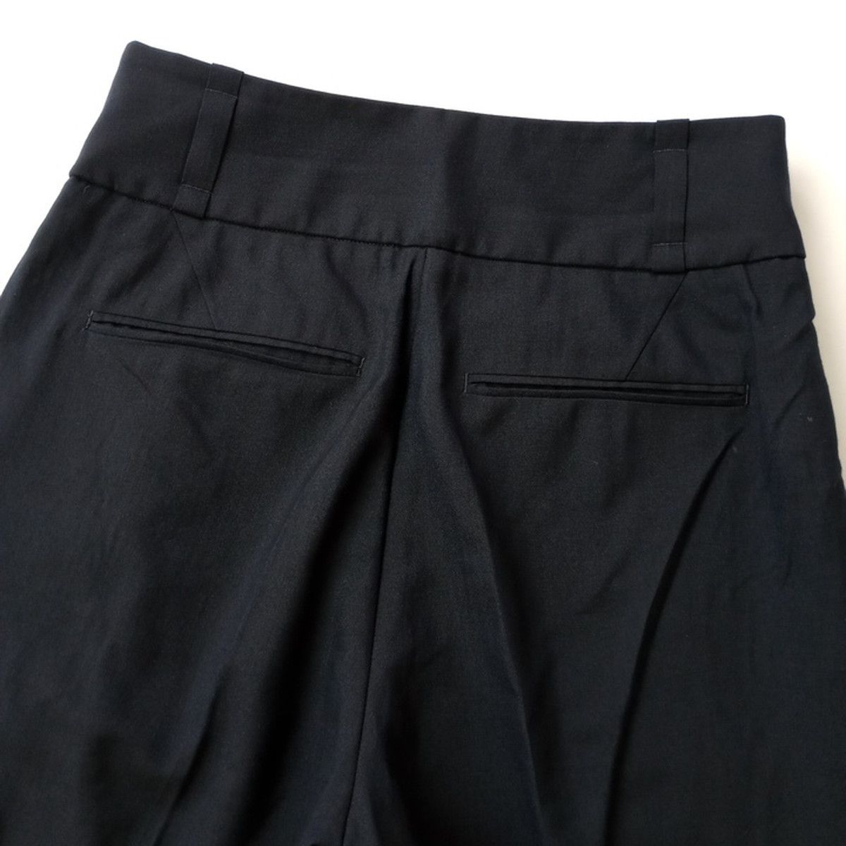 【未使用】マーガレットハウエル Fox Brothers 2プリーツパンツ 濃紺 未使用】マーガレットハウエル Fox Brothers 2プリーツパンツ 濃紺