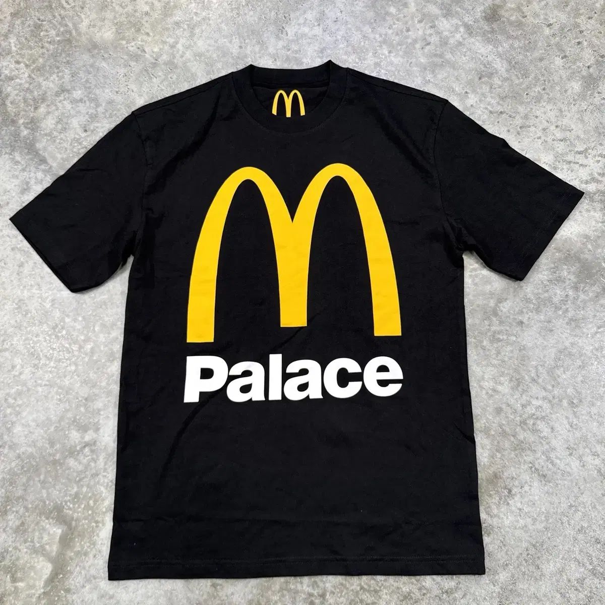 PALACE x マクドナルド ロゴ Tシャツ ブラック 【公式通販】