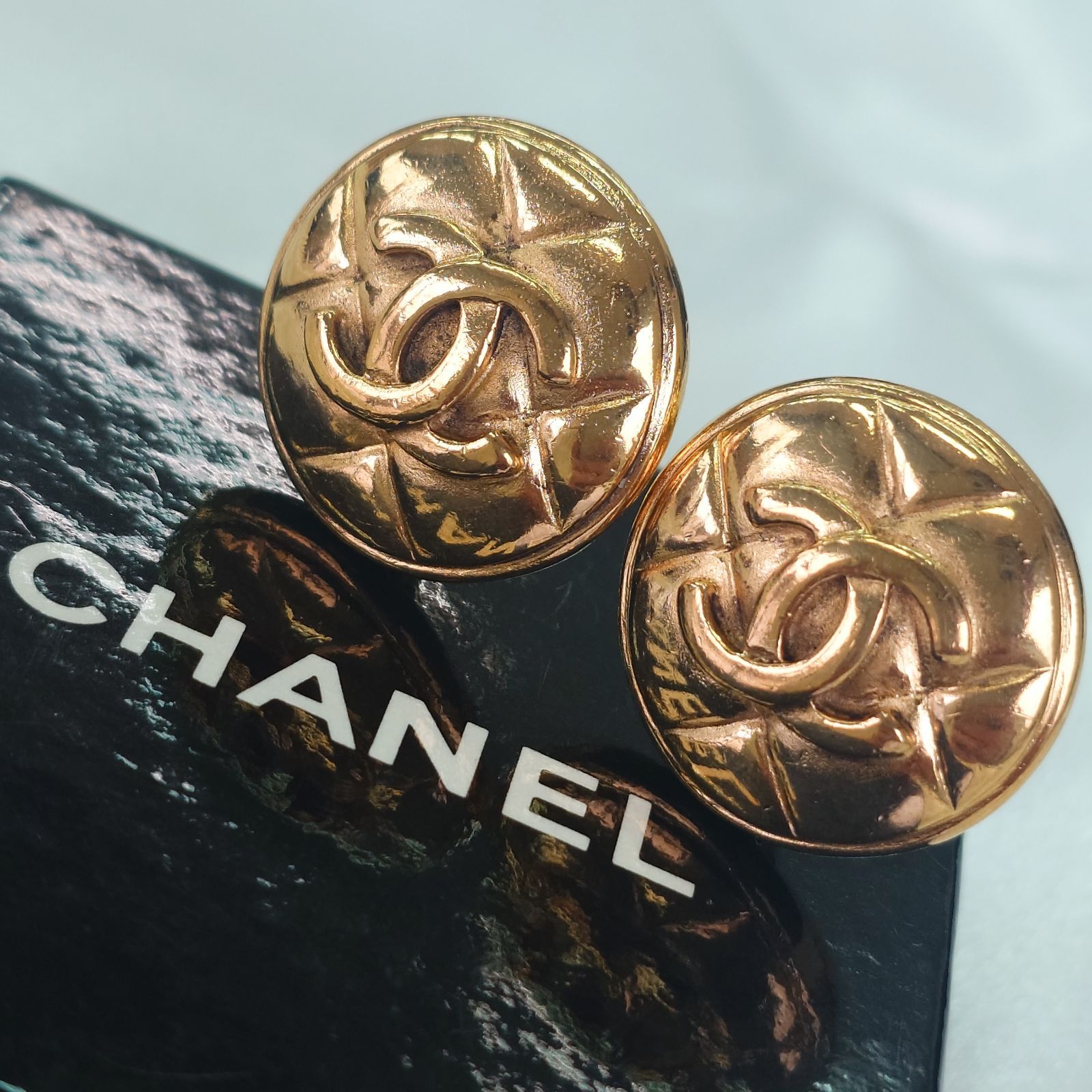 CHANEL シャネル ココマーク マトラッセ イヤリング ゴールド