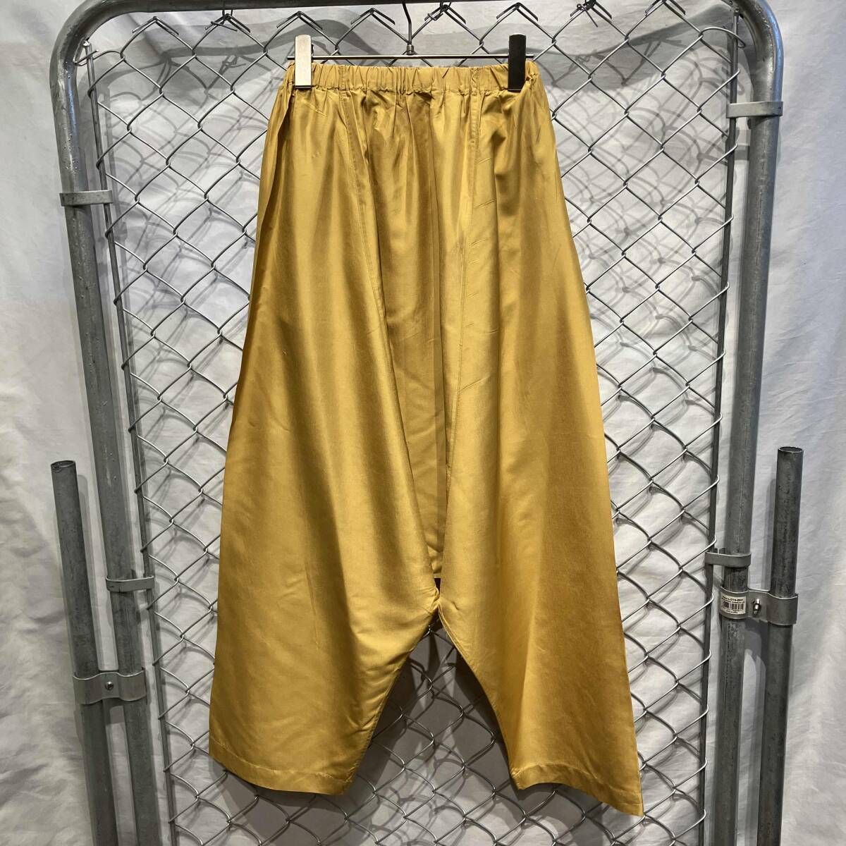 イッセイミヤケISSEY MIYAKE PLATS PLATS サルエルパンツ PLEATS PLEASE ISSEY MIYAKE（サルエルパンツ）のフリマアイテム一覧