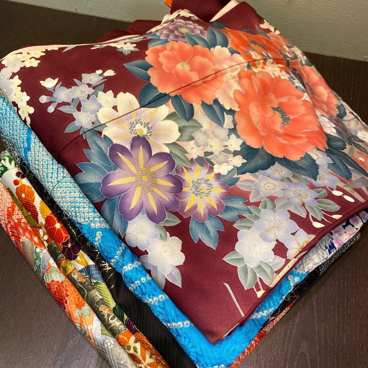 まとめ売り】正絹振袖6枚 リメイク素材 ハンドメイド向け - メルカリ