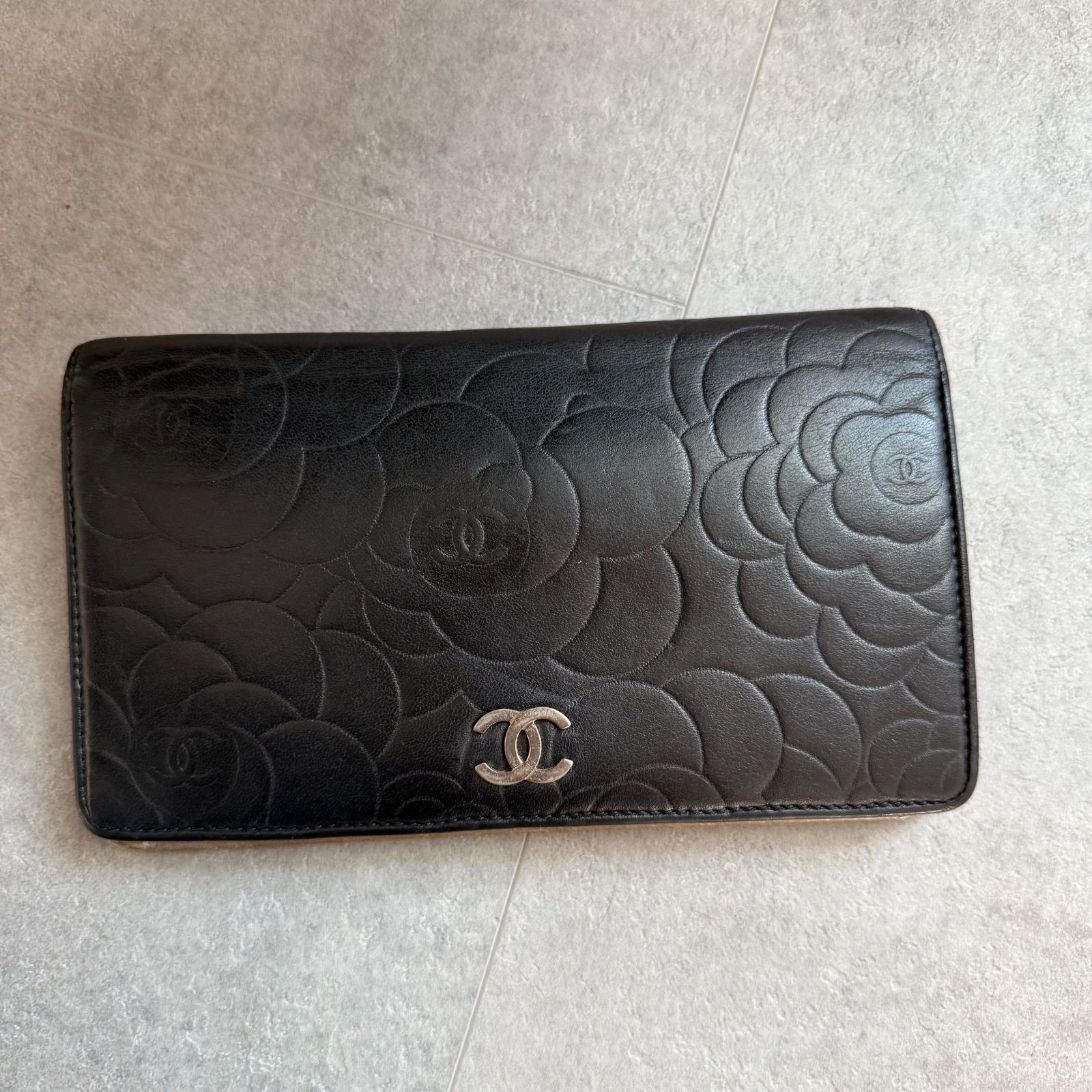 新品同様❗️ CHANEL シャネル　カメリア ココマーク 長財布　ブラック CHANEL シャネル カメリア ココマーク 二つ折り財布長財布 ブラック 黒
