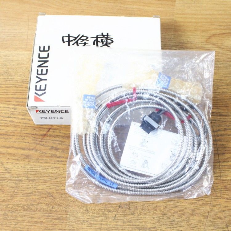 【新品未使用】KEYENCE PX-H72 PX-H72 耐油・防水 光電センサ ヘッド キーエンス ランクA中古品 / FA