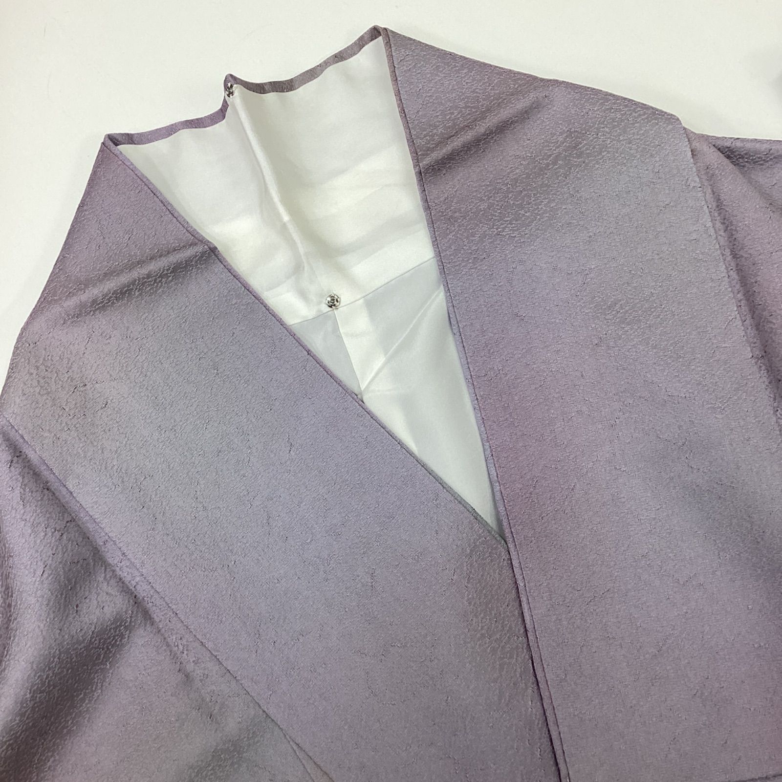 はな♡プロフご一読を ◆685と610の2点◆未使用◆正絹袷色無地　紋縮緬 中古品 袷着物 色無地 紋なし 鳩羽色 手描き柄 正絹R185 - メルカリ